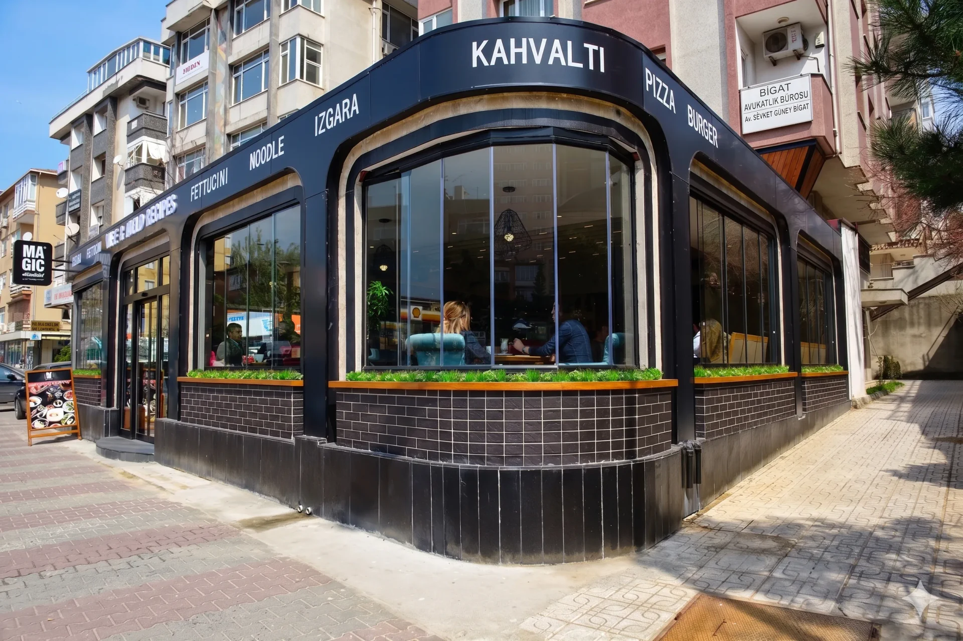 Magic Akademi Kartal şube dış görünümü