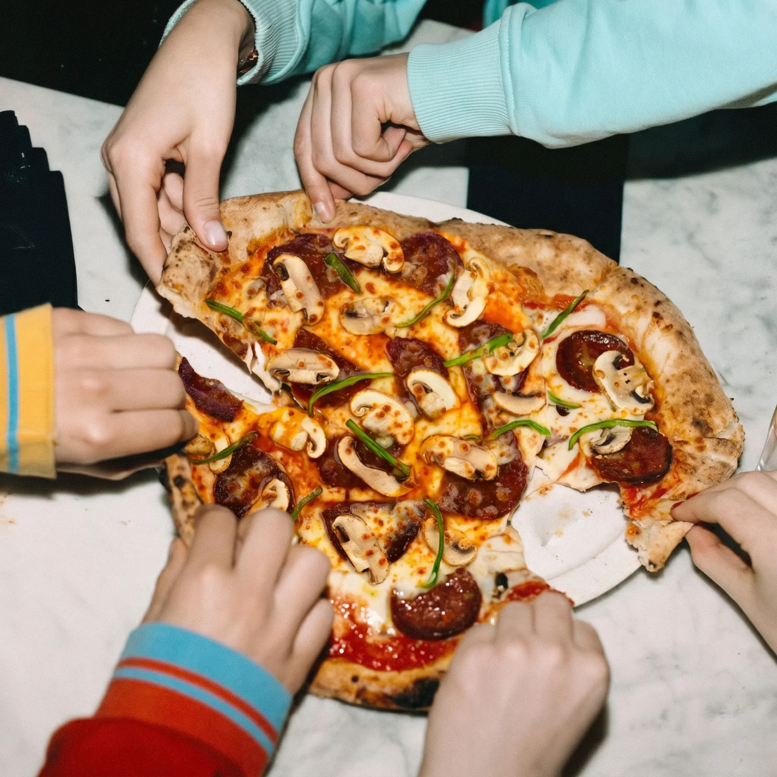 Afyon Ateşi pizza sunumu
